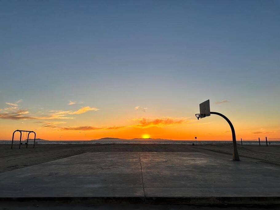 Gateway To Oxnard Beach ภายนอก รูปภาพ